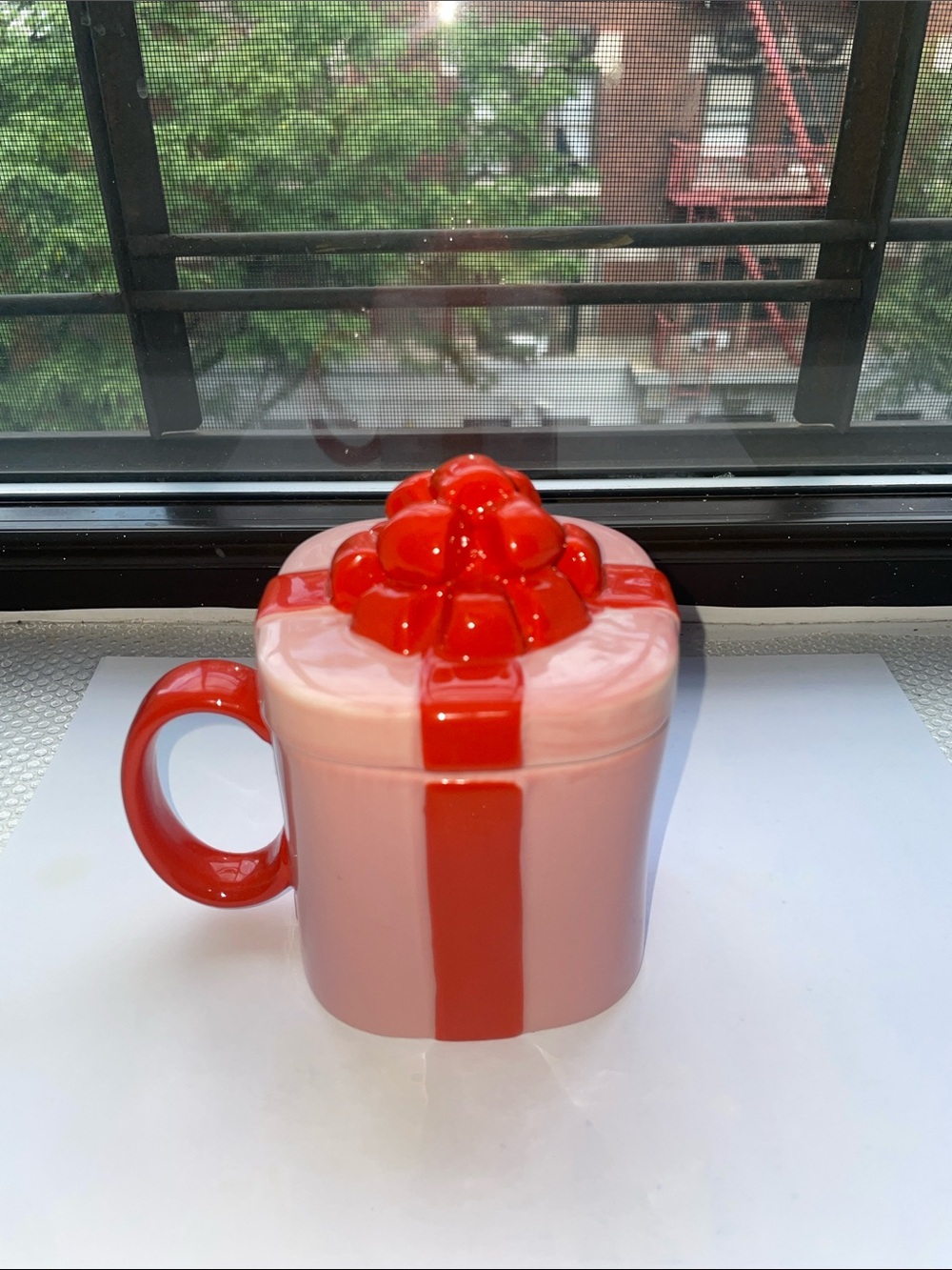 ❤️ NWT Anthropologie Mug in Present Motif in Pink & Red - Picture 4 of 11